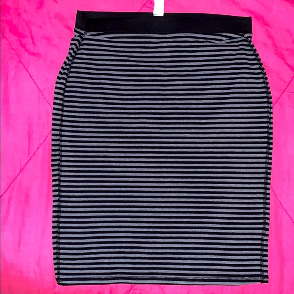 Grey/black skirt